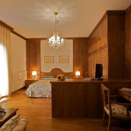 Savoia Palace Hotel Madonna di Campiglio Bagian luar foto