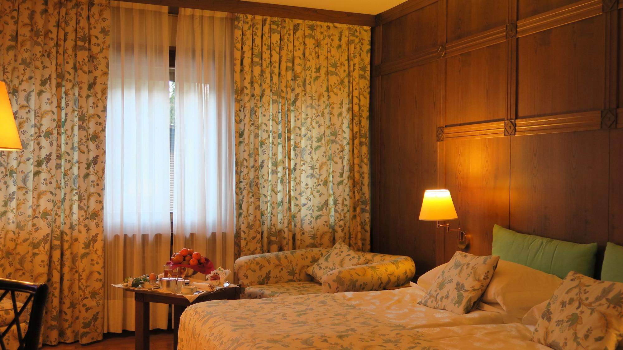 Savoia Palace Hotel Madonna di Campiglio Bagian luar foto