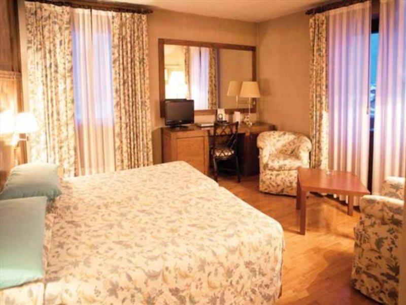 Savoia Palace Hotel Madonna di Campiglio Bagian luar foto