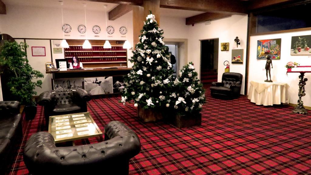 Savoia Palace Hotel Madonna di Campiglio Bagian luar foto