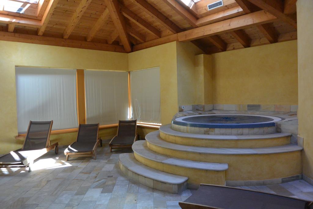 Savoia Palace Hotel Madonna di Campiglio Bagian luar foto